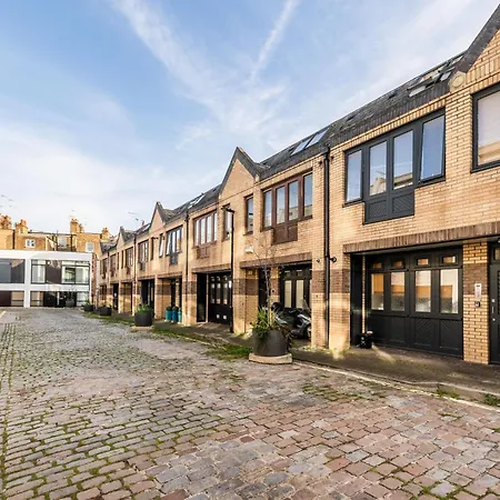 Elegant Mews * London