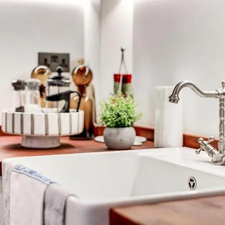 Apartment 4 Guests | Smart Tv | Attractions London
