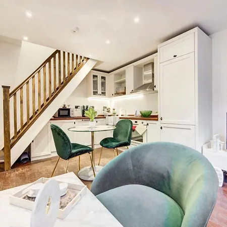 4 Guests | Smart Tv | Attractions Apartment