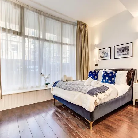 4 Guests | Smart Tv | Attractions Apartment