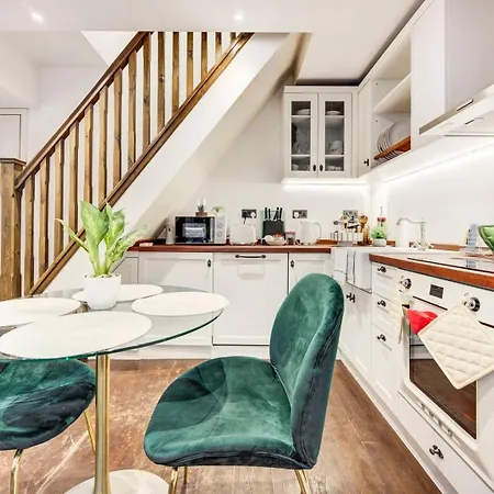 4 Guests | Smart Tv | Attractions Apartment