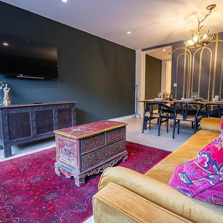 Apartment The Arches Luxurious Three Bedroom Close To Hampstead Heath With Garden Balcony And Courtyard *
