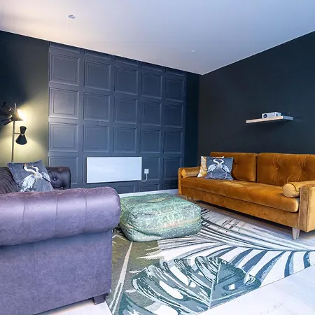 The Arches Luxurious Three Bedroom Close To Hampstead Heath With Garden Balcony And Courtyard * London