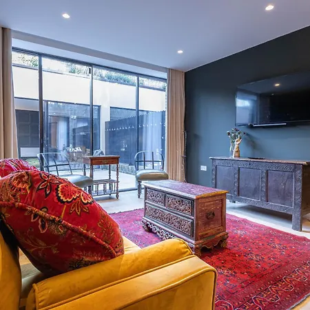 The Arches Luxurious Three Bedroom Close To Hampstead Heath With Garden Balcony And Courtyard * London
