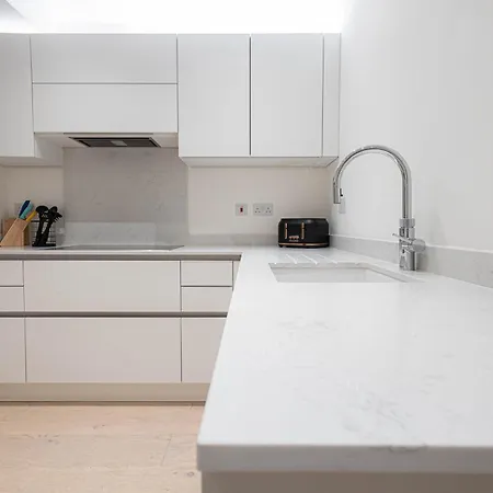 Apartment The Arches Luxurious Three Bedroom Close To Hampstead Heath With Garden Balcony And Courtyard *