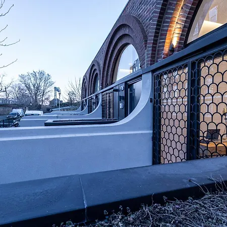 Apartment The Arches Luxurious Three Bedroom Close To Hampstead Heath With Garden Balcony And Courtyard