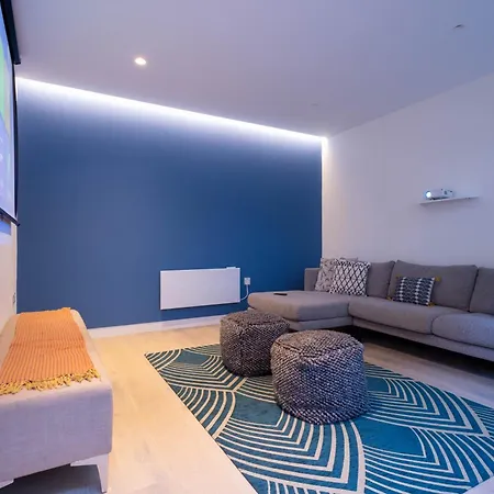 The Arches Luxurious Three Bedroom Close To Hampstead Heath With Garden Balcony And Courtyard * London