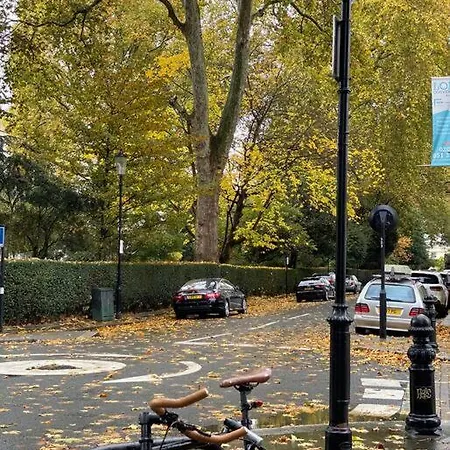 Spacious Flat In The Desirable Area Of * London