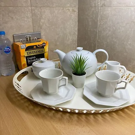 Spacious Flat In The Desirable Area Of Apartment London