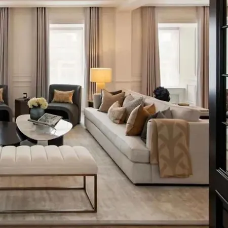 Royal Luxury 3 Beds: Covent Garden Haven Apartment