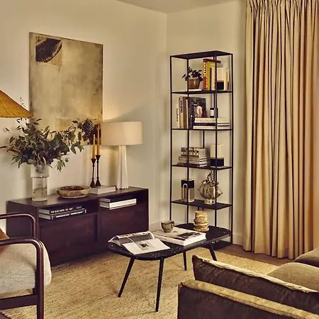 Royal Luxury 3 Beds: Covent Garden Haven Apartment London