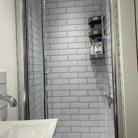 Private Bedrooms In Camden Town, Homestay *
