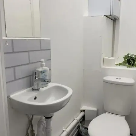 Homestay Private Bedrooms In Camden Town, *