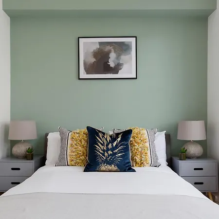 The Aldgate Flat Apartment *