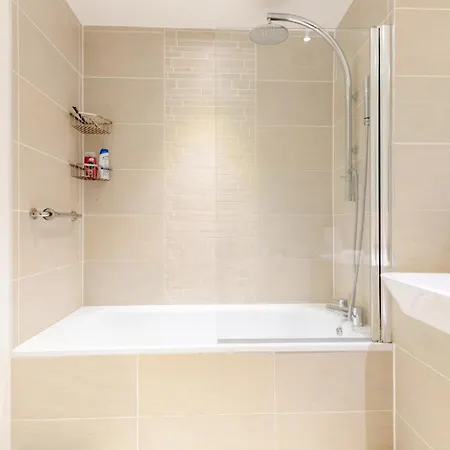 Apartment Gorgeous 1bd Flat - 10 Mins From Clapham Common! London
