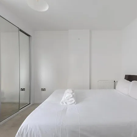 Gorgeous 1bd Flat - 10 Mins From Clapham Common! Apartment