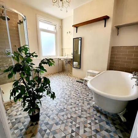 Contemporary 3 Bed House With Spacious Garden Close To Stratford & Canary Wharf * London
