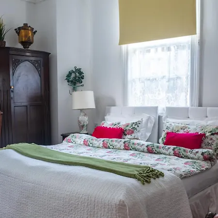 Dawson Place, Juliette's Bed & Breakfast 3*