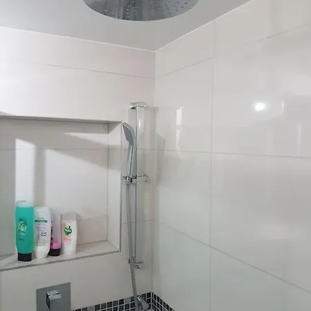 Apartment Contemporary Ground Flr Maisonette- Entire Place