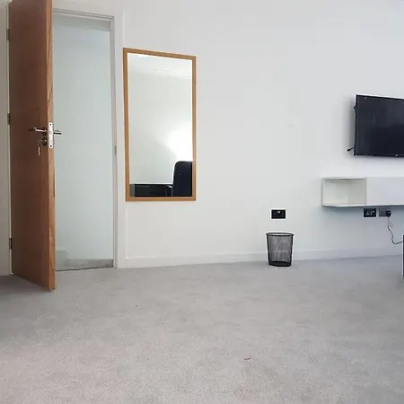 Contemporary Ground Flr Maisonette- Entire Place Northwood (Greater London)