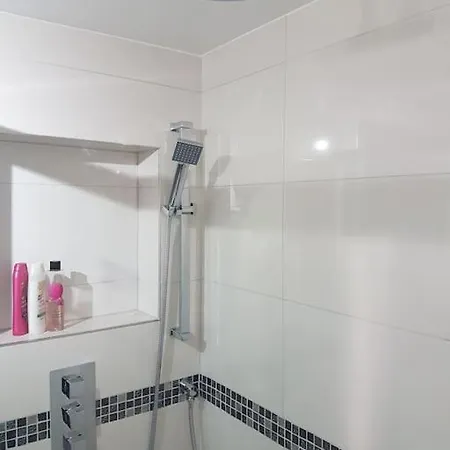 Contemporary Ground Flr Maisonette- Entire Place