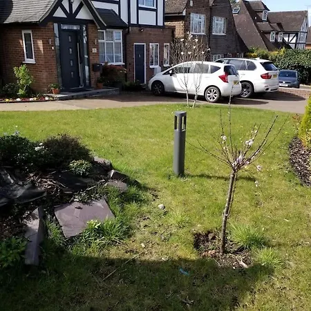 Apartment Contemporary Ground Flr Maisonette- Entire Place Northwood (Greater London)