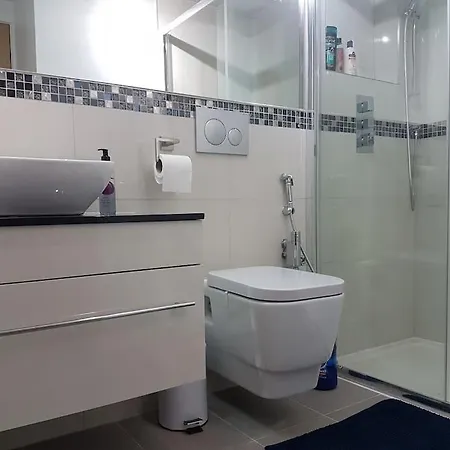 Contemporary Ground Flr Maisonette- Entire Place Apartment