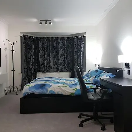 Apartment Contemporary Ground Flr Maisonette- Entire Place *