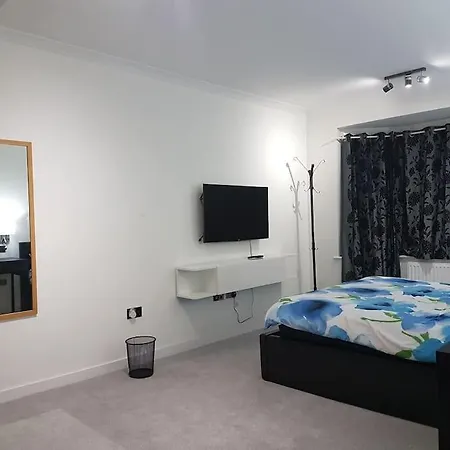 Contemporary Ground Flr Maisonette- Entire Place *