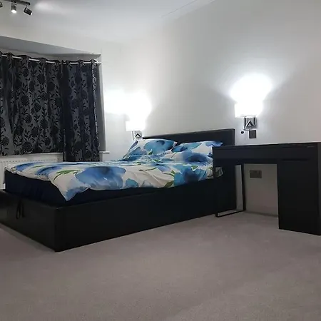 Contemporary Ground Flr Maisonette- Entire Place * Northwood (Greater London)