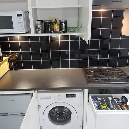 Apartment Contemporary Ground Flr Maisonette- Entire Place *