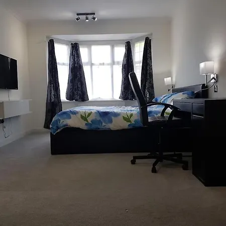 Contemporary Ground Flr Maisonette- Entire Place Apartment Northwood (Greater London)