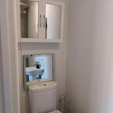 And Peaceful With Your Own Bathroom Homestay London