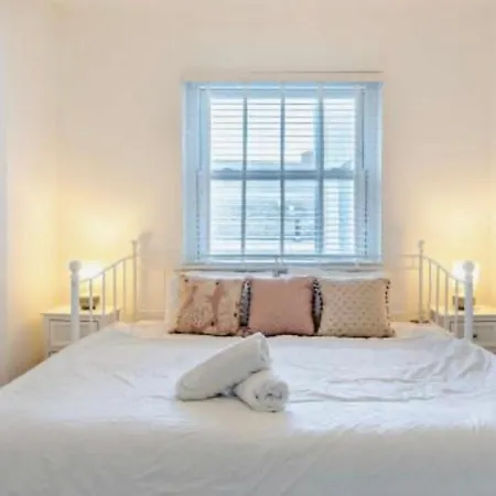 Stunning 2 Bedroom Flat Camden Apartment London