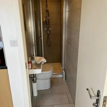 Homestay Private With Your Shower And Kitchen