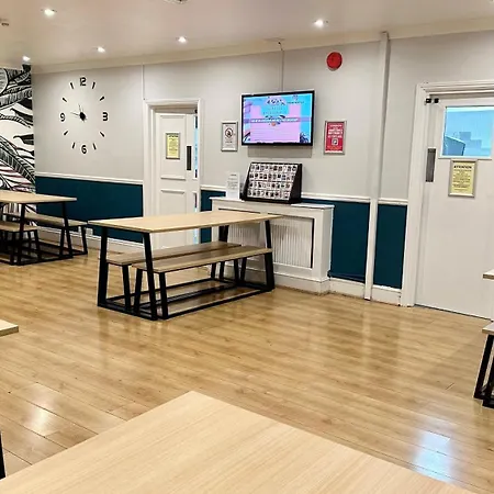 Smart Hyde Park View Hostel *