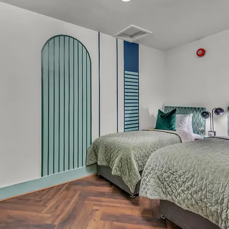 Apartment Mysquare Kensington Residences