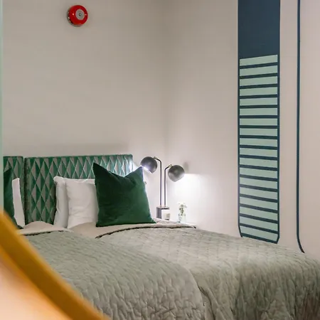 Mysquare Kensington Residences Apartment