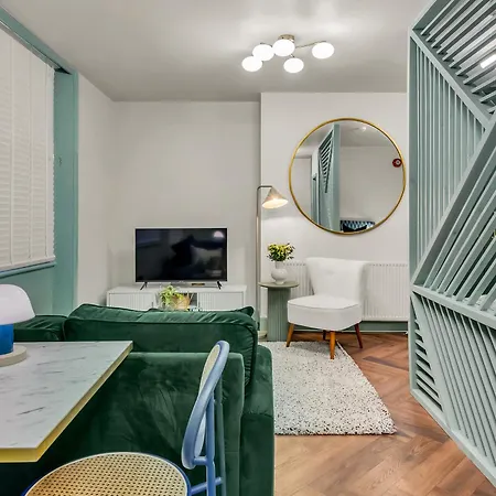 Mysquare Kensington Residences Apartment *
