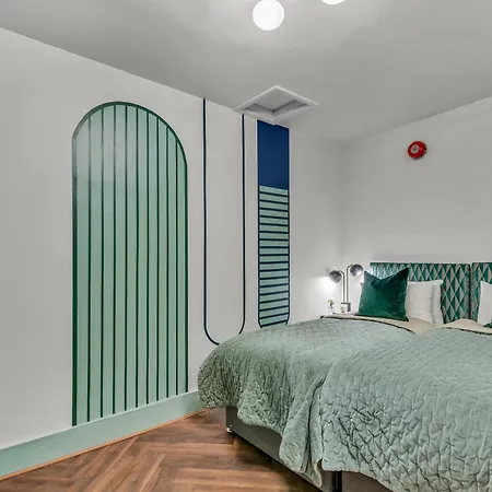 Apartment Mysquare Kensington Residences