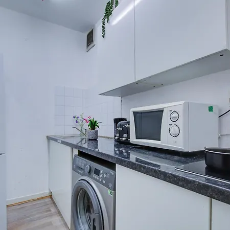 Apartment 2 Bedroom And Living In *