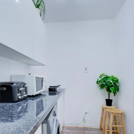 2 Bedroom And Living In