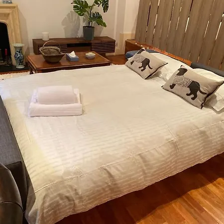 Spacious Flat In The Desirable Area Of Apartment London