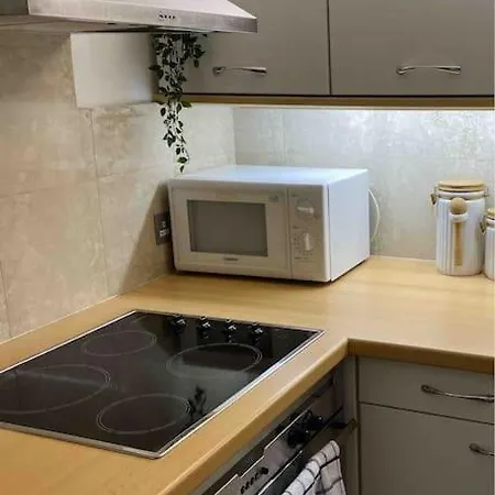Spacious Flat In The Desirable Area Of *