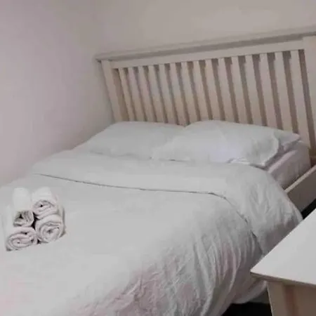 Apartment Flat 2, 419 Fulham London