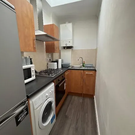 Flat 6, 419 Fulham * London