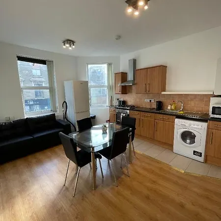 Flat 2 Battersea Park Road Apartment *