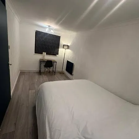 Apartment 2 Bedrooms In Plaistow Near Tube To