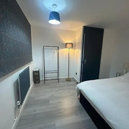 2 Bedrooms In Plaistow Near Tube To