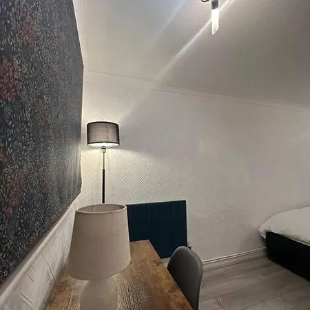 2 Bedrooms In Plaistow Near Tube To * London